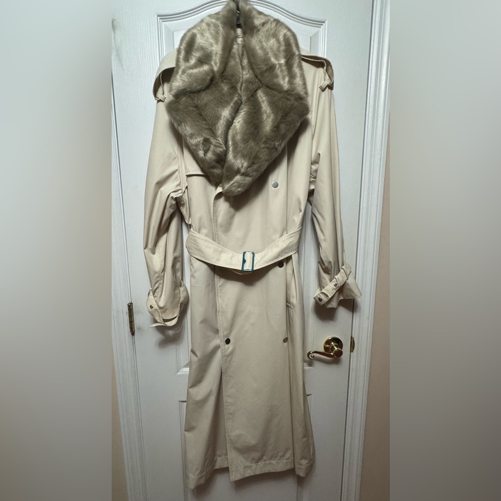 Burberry Kennington Trench Coat With Removable Faux Fur Size 6 *Brand NWT*